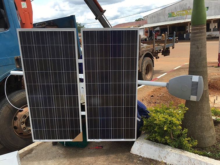 designing and constructing solar street lights