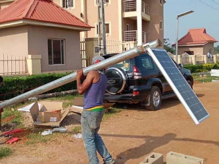 solar street light installation